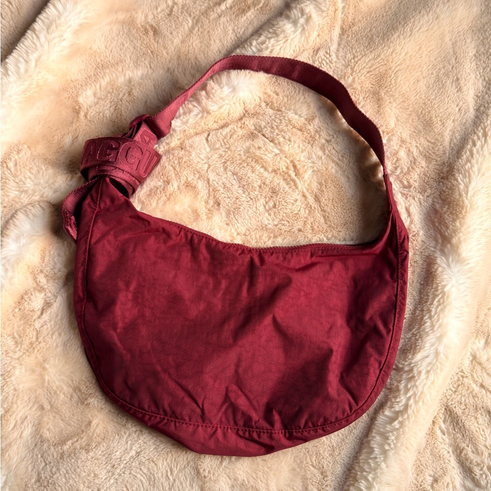 BAGGU Medium Crescent in Oxblood